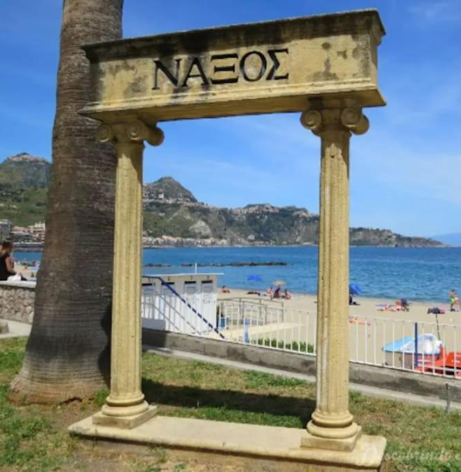 Casa Vacanza Giardini Naxos Taormina Miranaxos 外观 照片