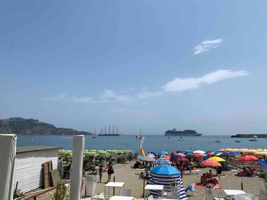 Casa Vacanza Giardini Naxos Taormina Miranaxos 外观 照片