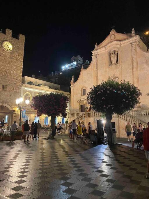 Casa Vacanza Giardini Naxos Taormina Miranaxos 外观 照片