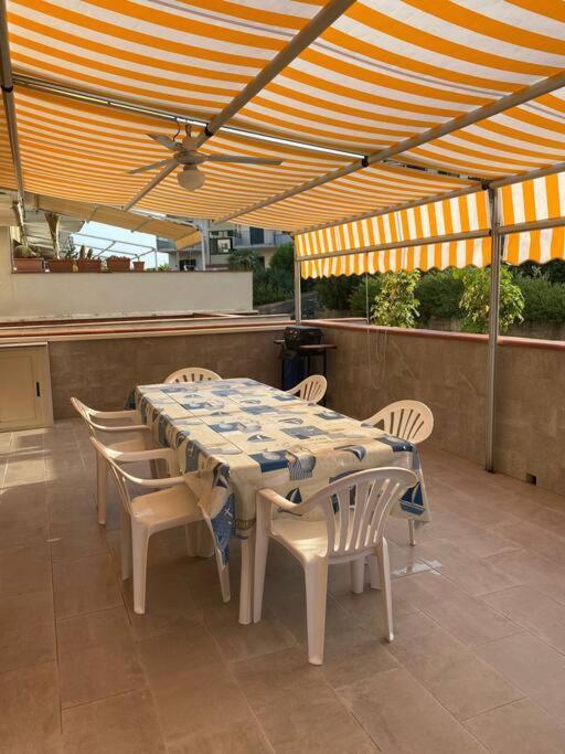 Casa Vacanza Giardini Naxos Taormina Miranaxos 外观 照片