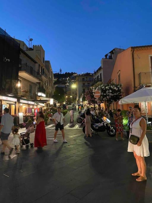 Casa Vacanza Giardini Naxos Taormina Miranaxos 外观 照片